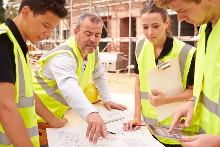 Groupe de personne en apprentissage ou en professionnalisation dans le secteur du BTP